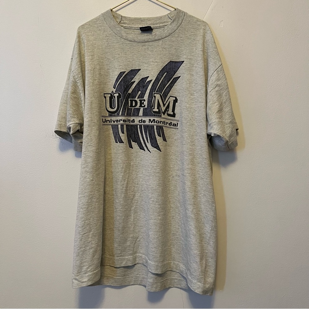 Vintage Single Stitch Université‎ de Montréal U de M T-shirt Size XL Distressed